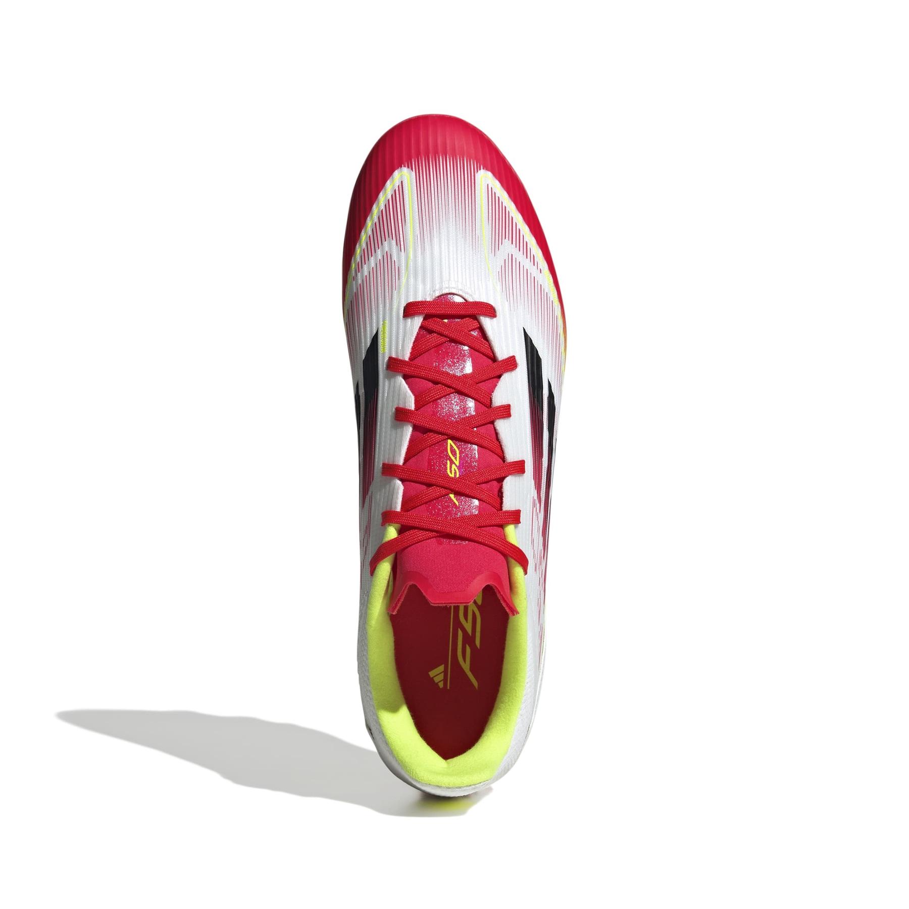 product/a/d/adidas_ie1235_2_footwear_photography_top_portrait_view_white-nw091625.jpg