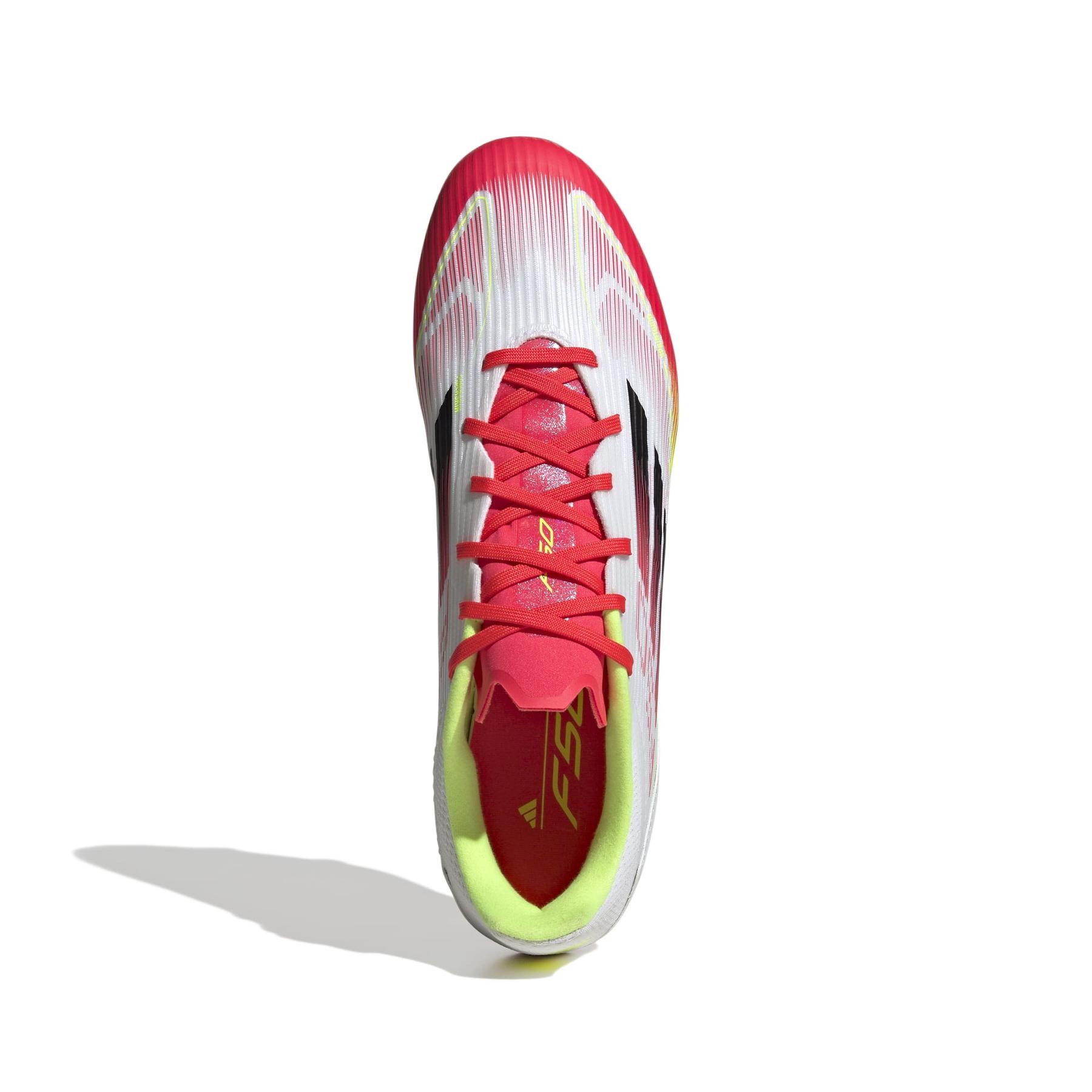 product/a/d/adidas_ie1289_2_footwear_photography_top_portrait_view_white-nw091625.jpg