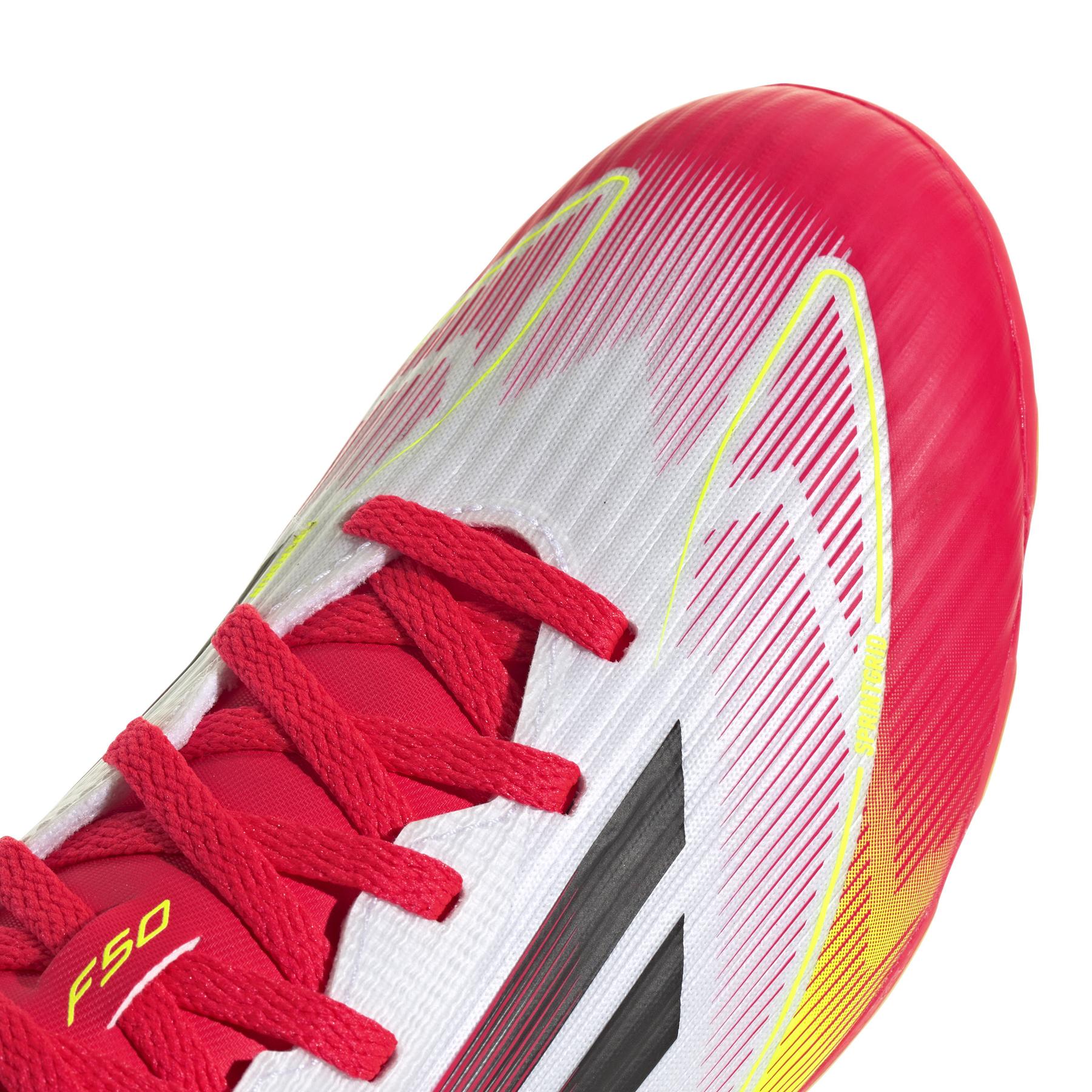 product/a/d/adidas_ie3752_7_footwear_photography_detail_view_1_white.jpg