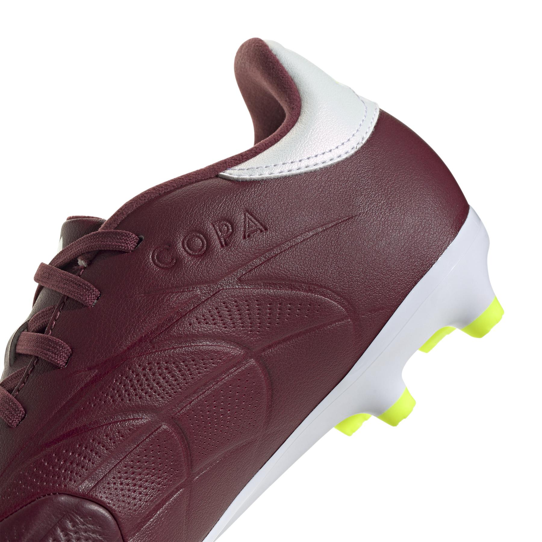 product/a/d/adidas_ie7491_7_footwear_photography_detail_view_1_white-030824.jpg