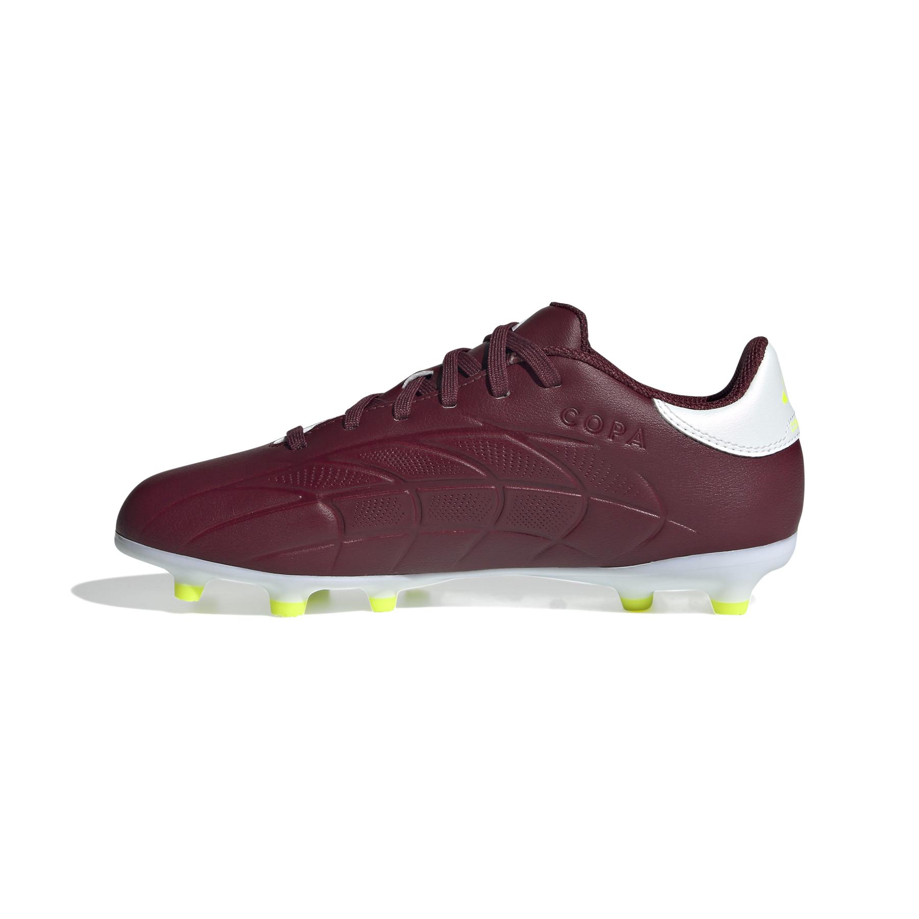 product/a/d/adidas_ie7494_4_footwear_photography_side_medial_center_view_white-030824.jpg