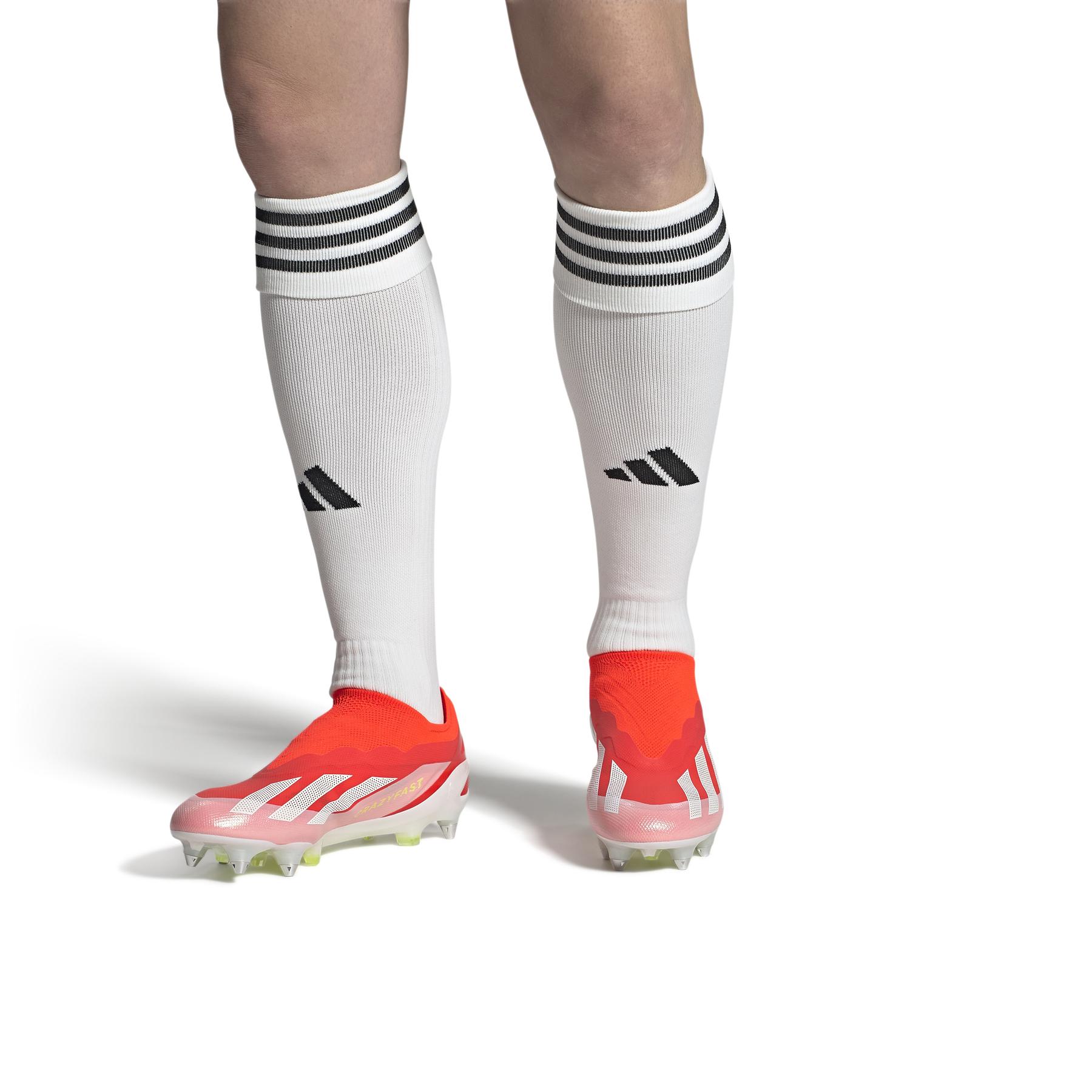 product/a/d/adidas_if0661_9_footwear_on_model_front_view_white.jpg