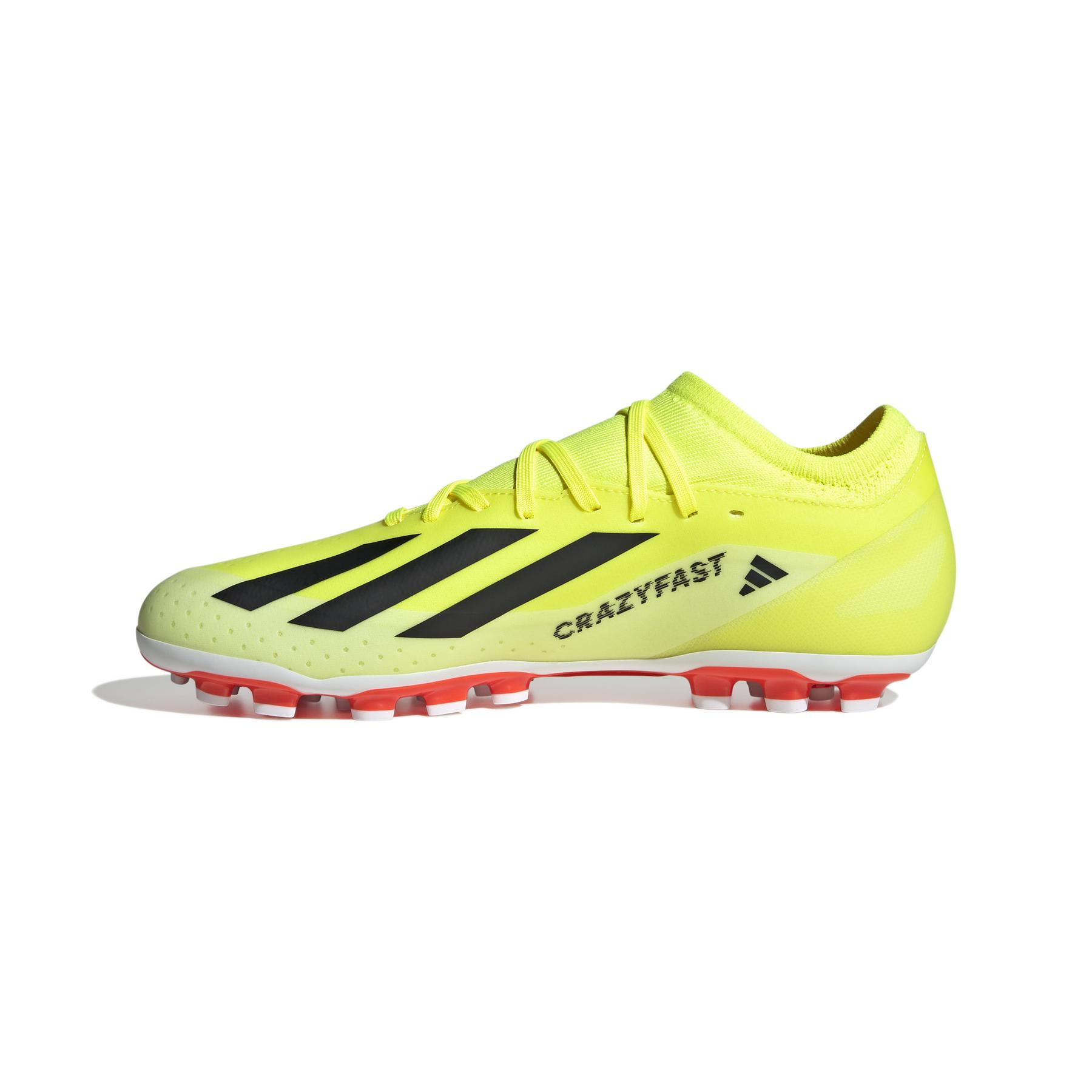 product/a/d/adidas_if0677_4_footwear_photography_side_medial_center_view_white-030824.jpg