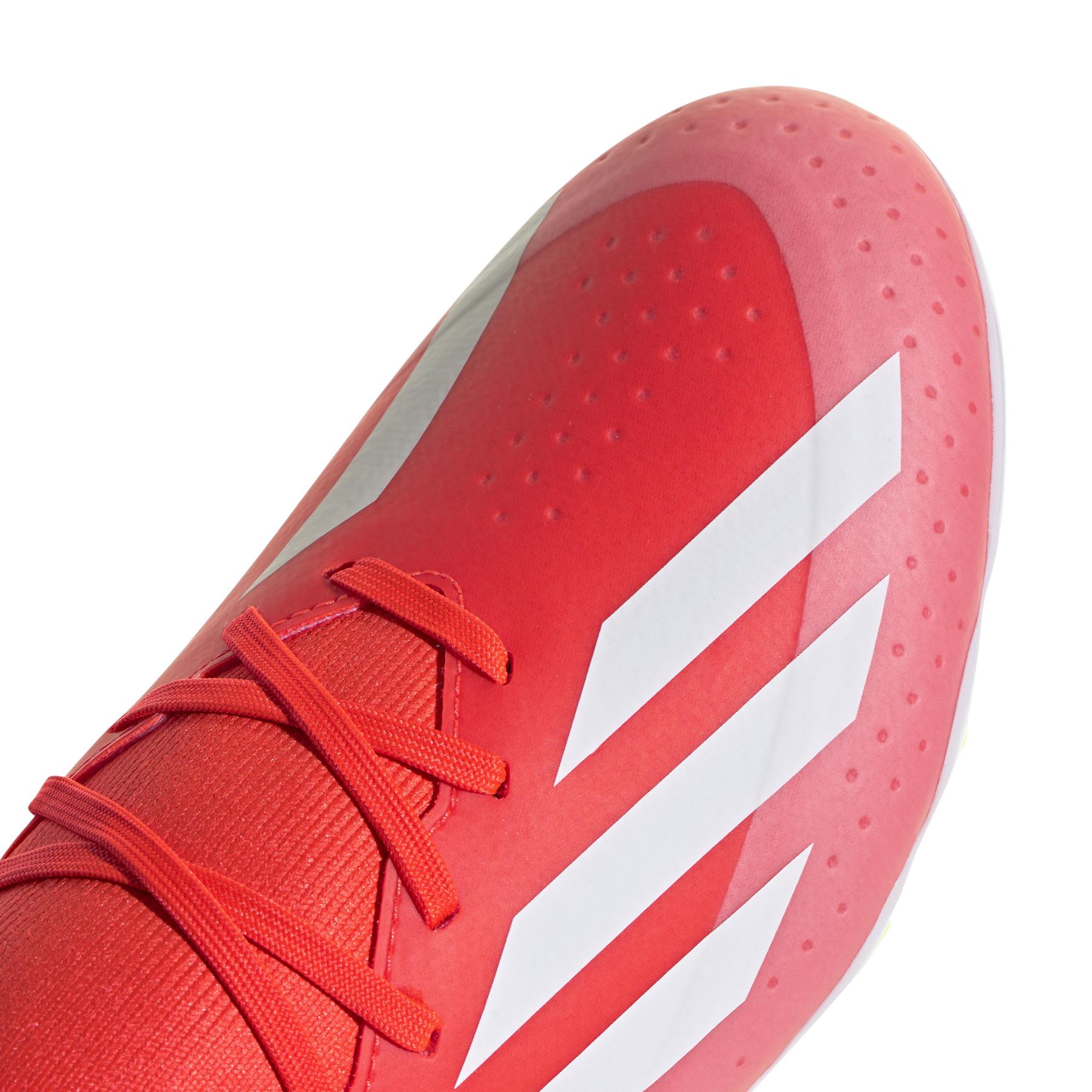 product/a/d/adidas_if0697_8_footwear_photography_detail_view_2_white-nw091625.jpg