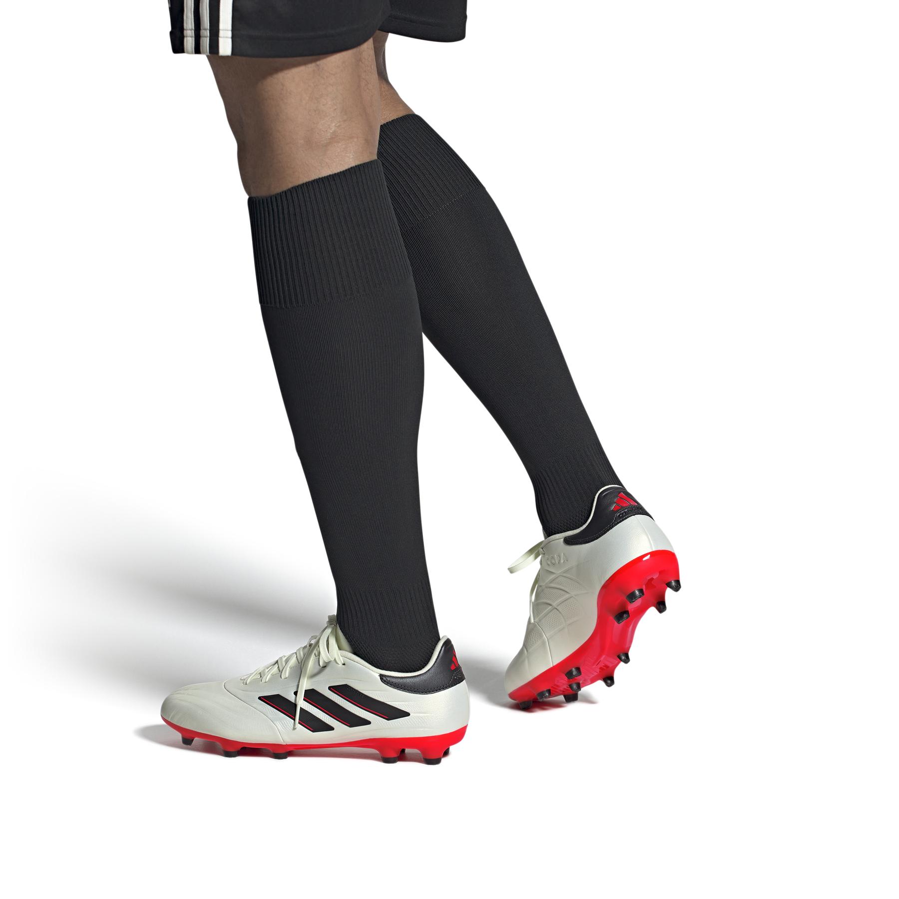 product/a/d/adidas_if5448_10_footwear_on_model_front_view_white-new0201.jpg