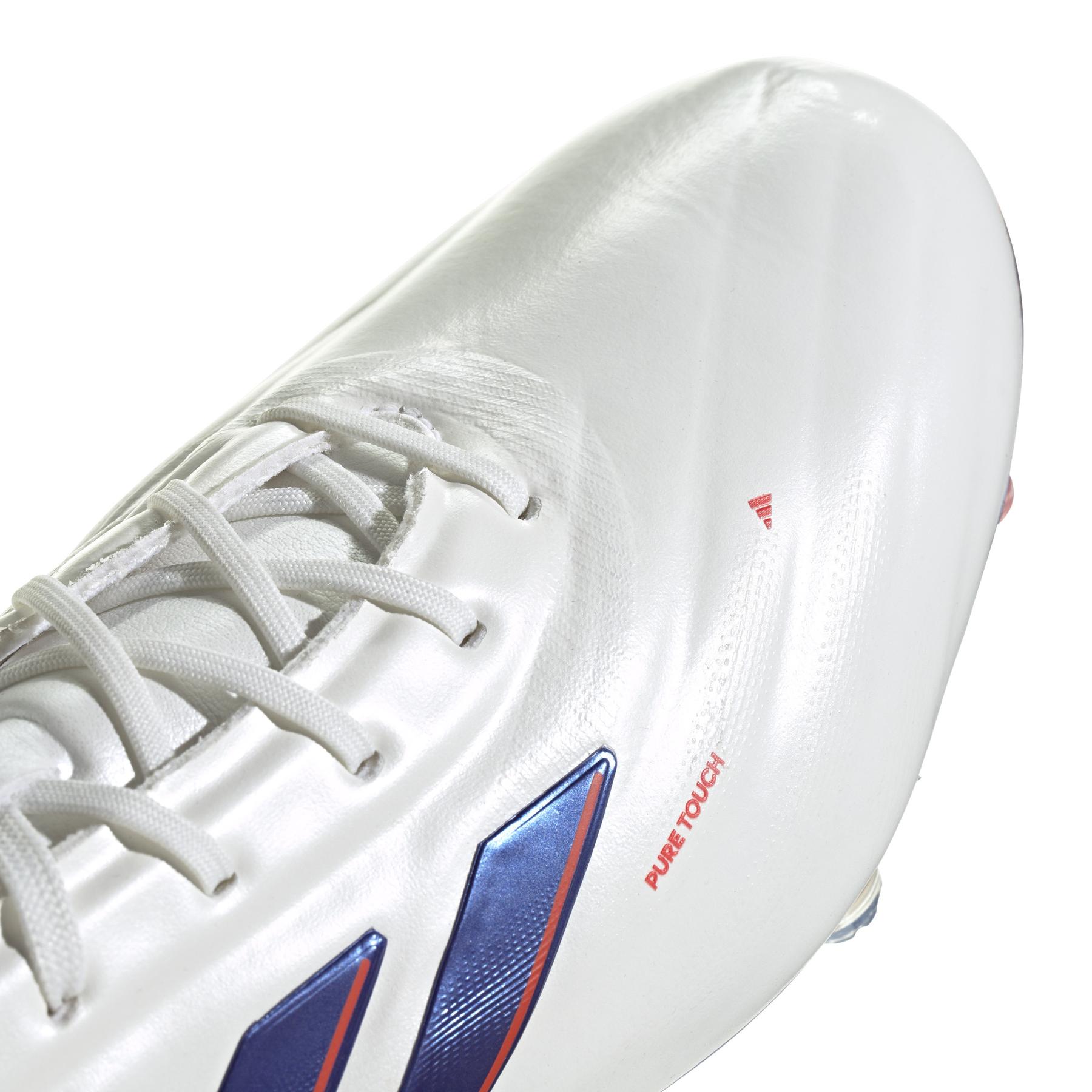 product/a/d/adidas_ig6402_8_footwear_photography_detail_view_2_white-nw052424.jpg