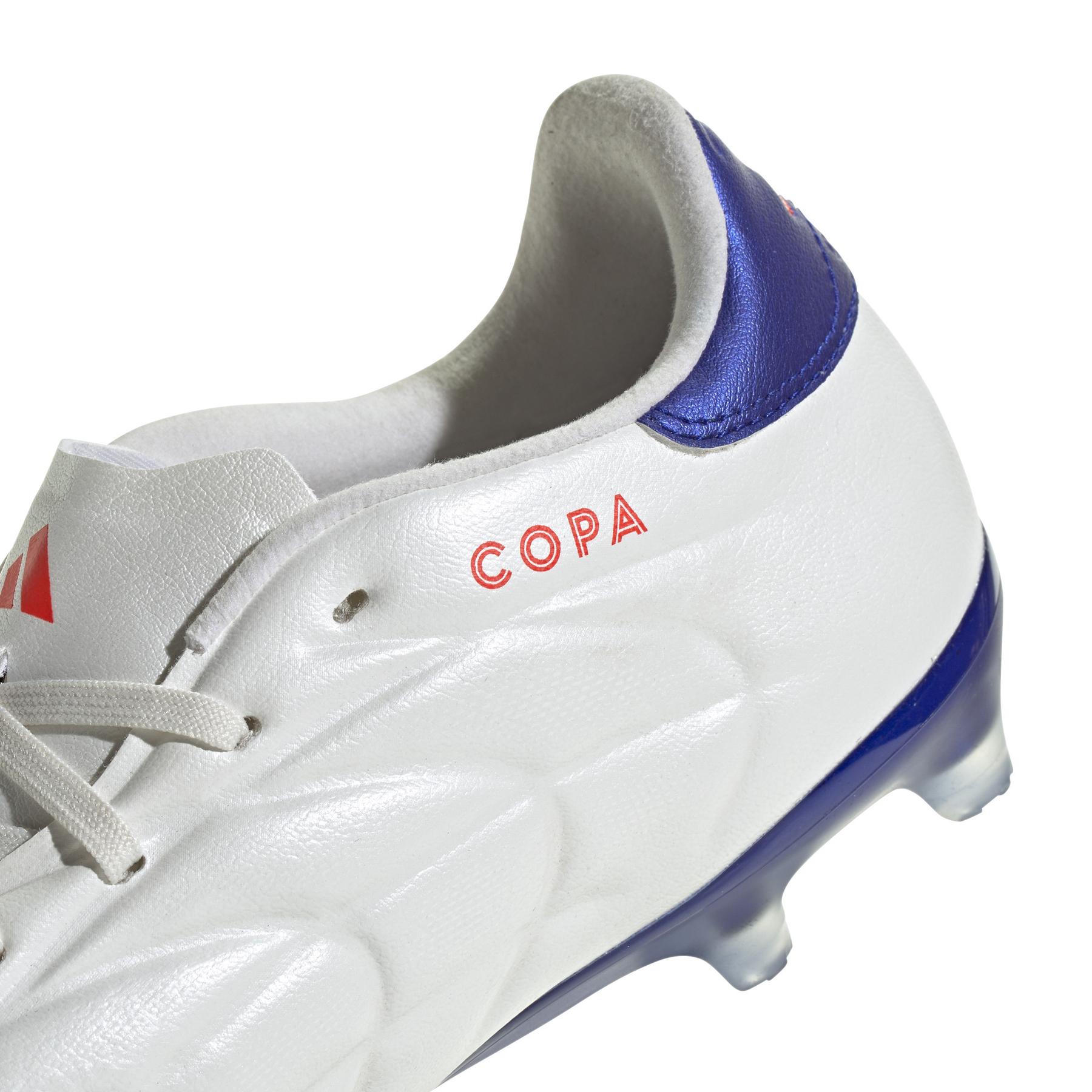 product/a/d/adidas_ig6405_7_footwear_photography_detail_view_1_white-nw052424.jpg