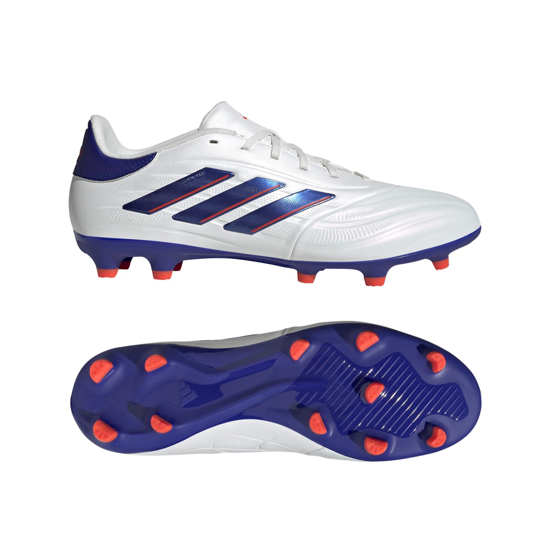 product/a/d/adidas_ig6408_11_footwear_photography_side_lateral_bottom_view_white-nw052424.jpg