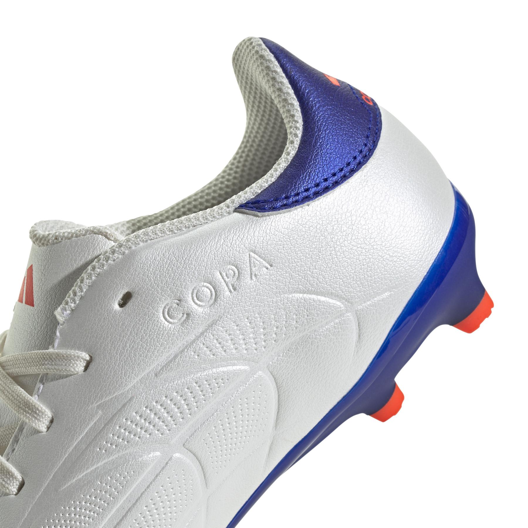 product/a/d/adidas_ig6411_8_footwear_photography_detail_view_2_white.jpg