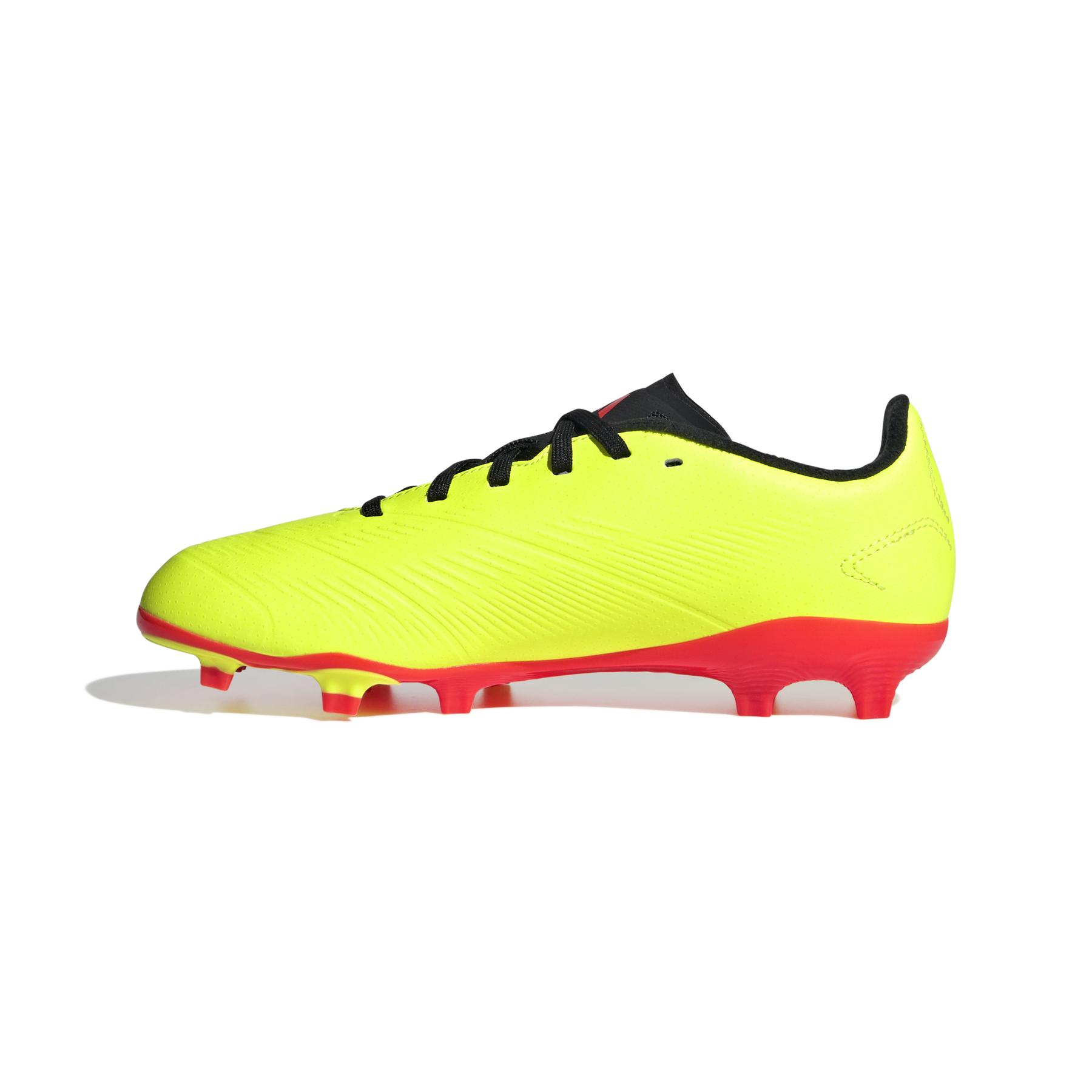 product/a/d/adidas_ig7747_4_footwear_photography_side_medial_center_view_white.jpg