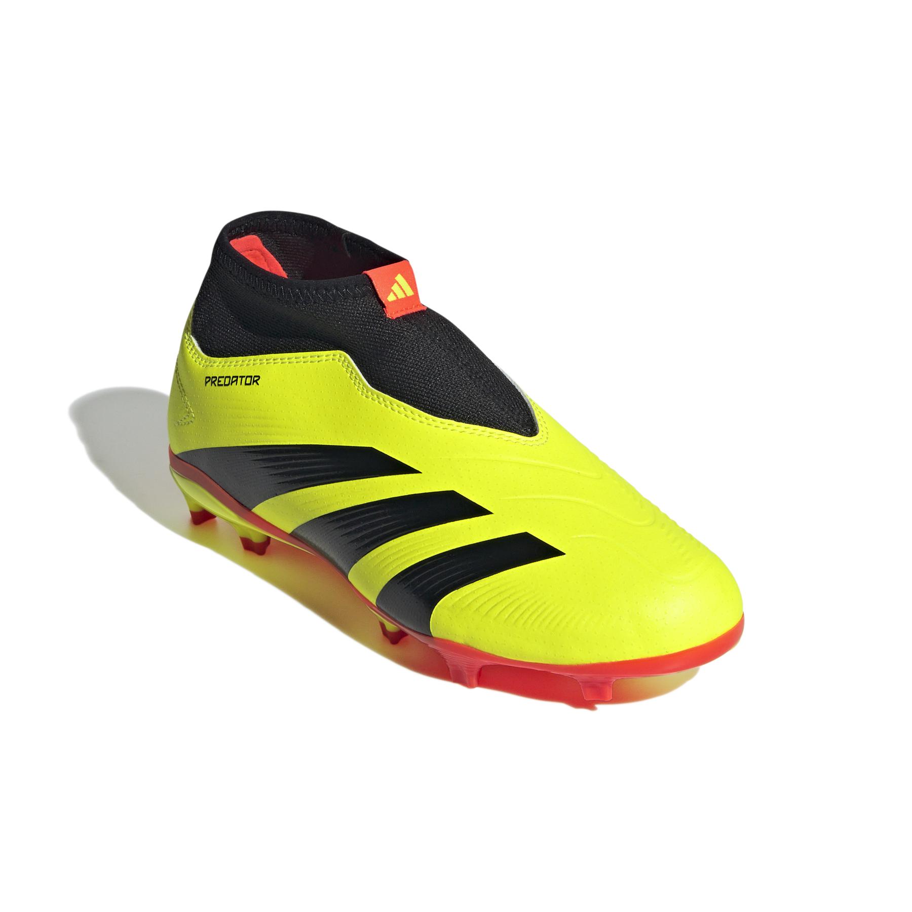 product/a/d/adidas_ig7755_5_footwear_photography_front_lateral_top_view_white.jpg