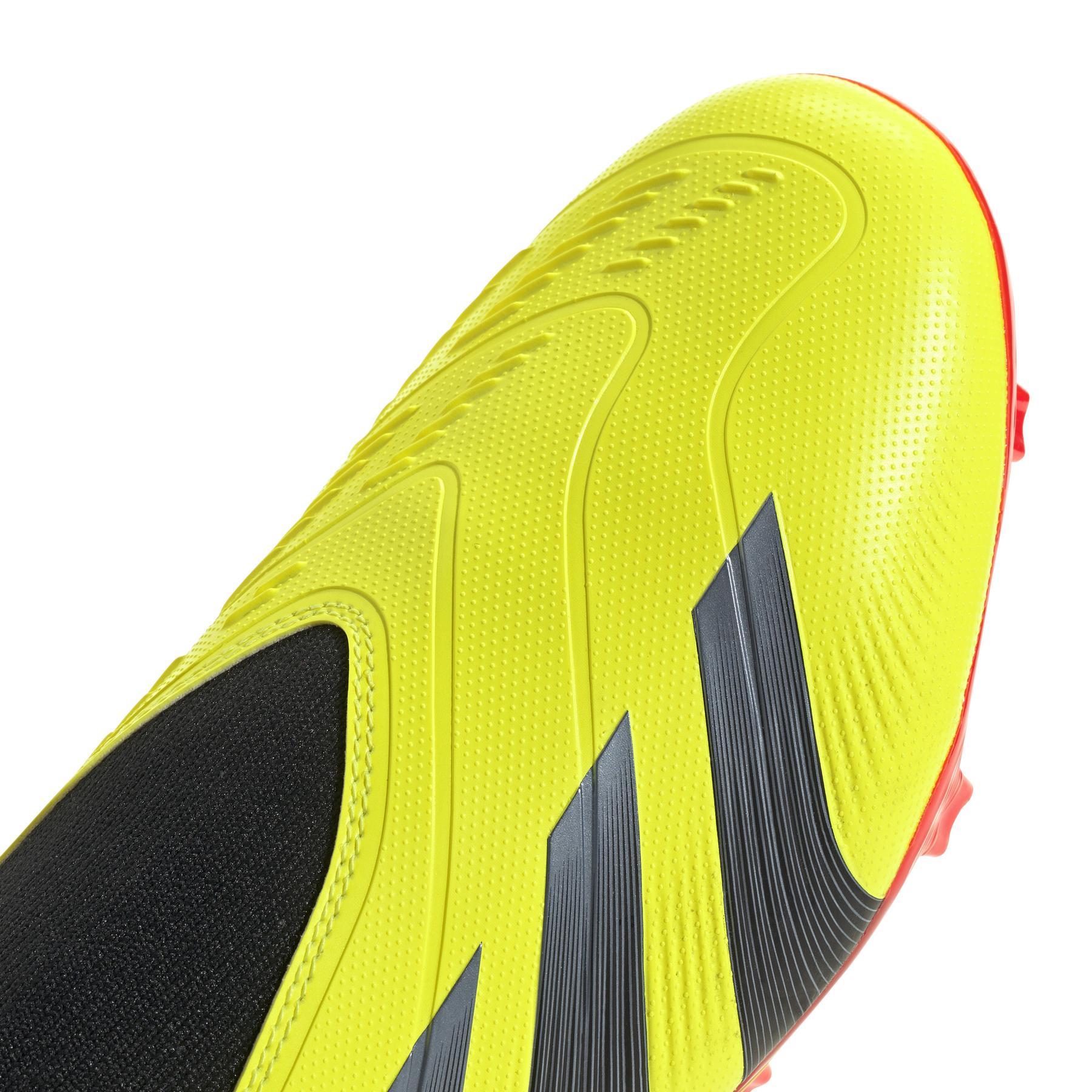 product/a/d/adidas_ig7766_9_footwear_photography_detail_view_3_white.jpg