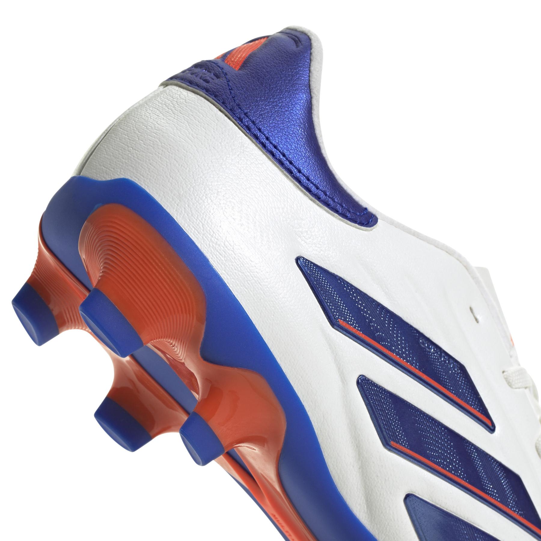 product/a/d/adidas_ig8686_8_footwear_photography_detail_view_2_white.jpg