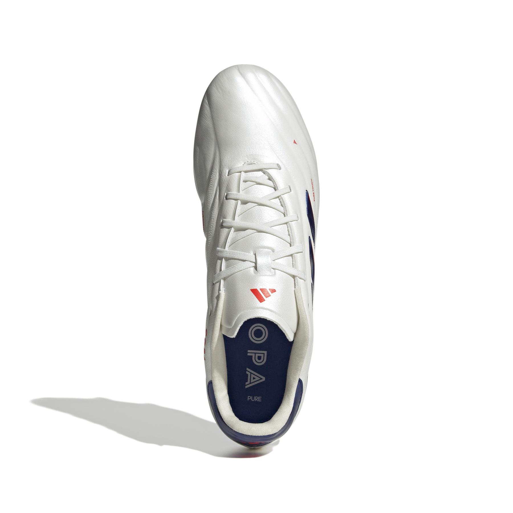 product/a/d/adidas_ig8694_2_footwear_photography_top_portrait_view_white-nw110824.jpg