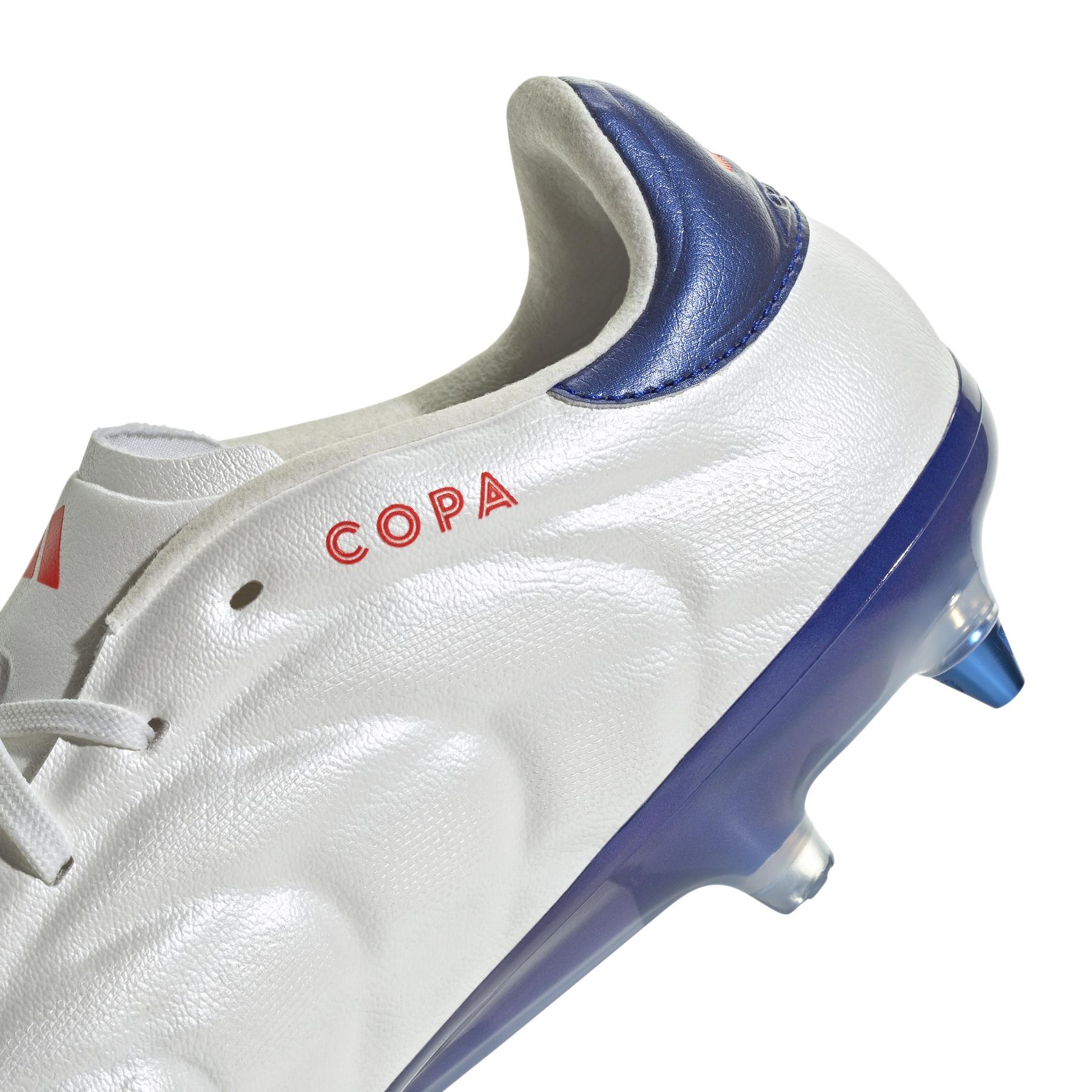 product/a/d/adidas_ig8694_8_footwear_photography_detail_view_2_white-nw110824.jpg