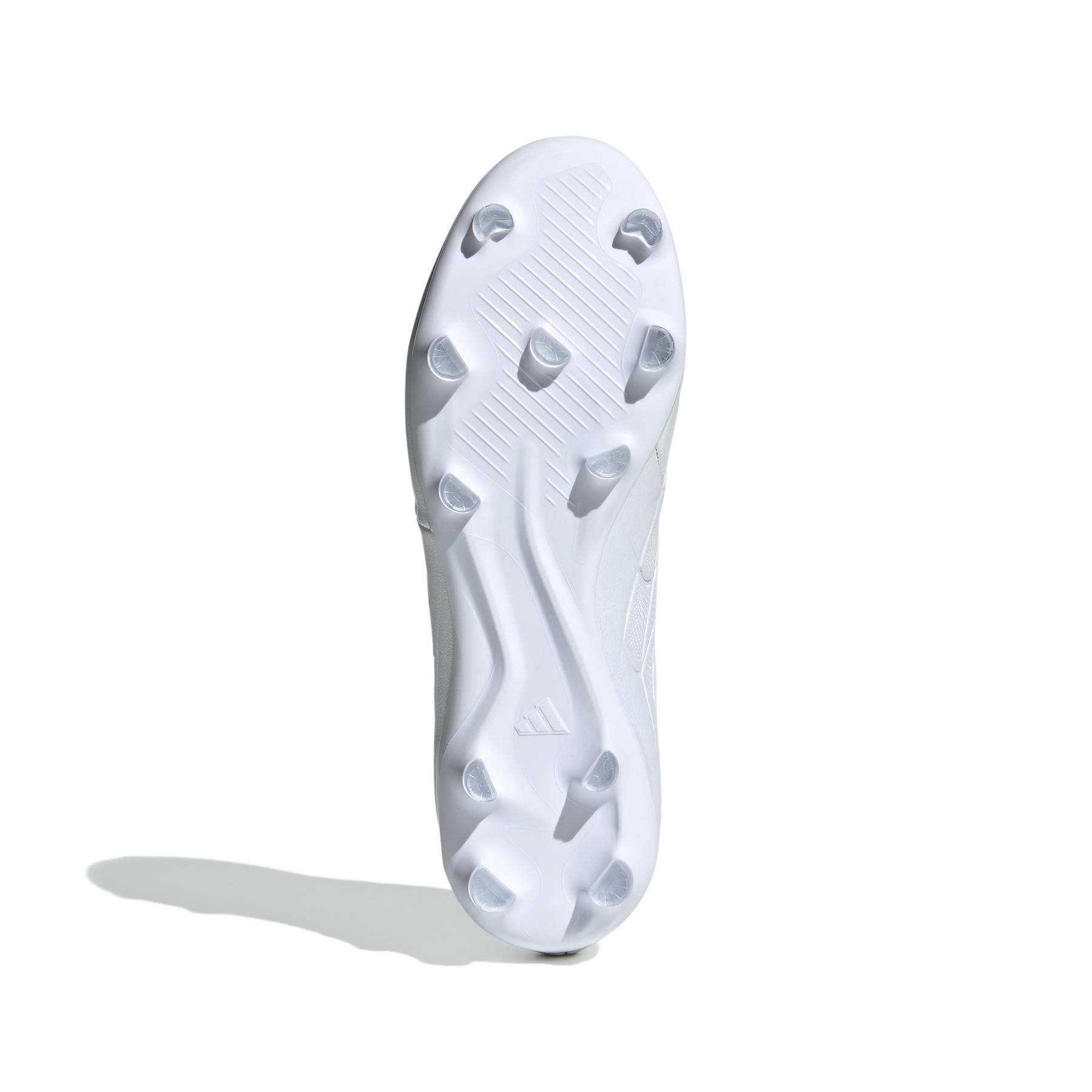 product/a/d/adidas_ig8718_3_footwear_photography_bottom_view_white.jpg