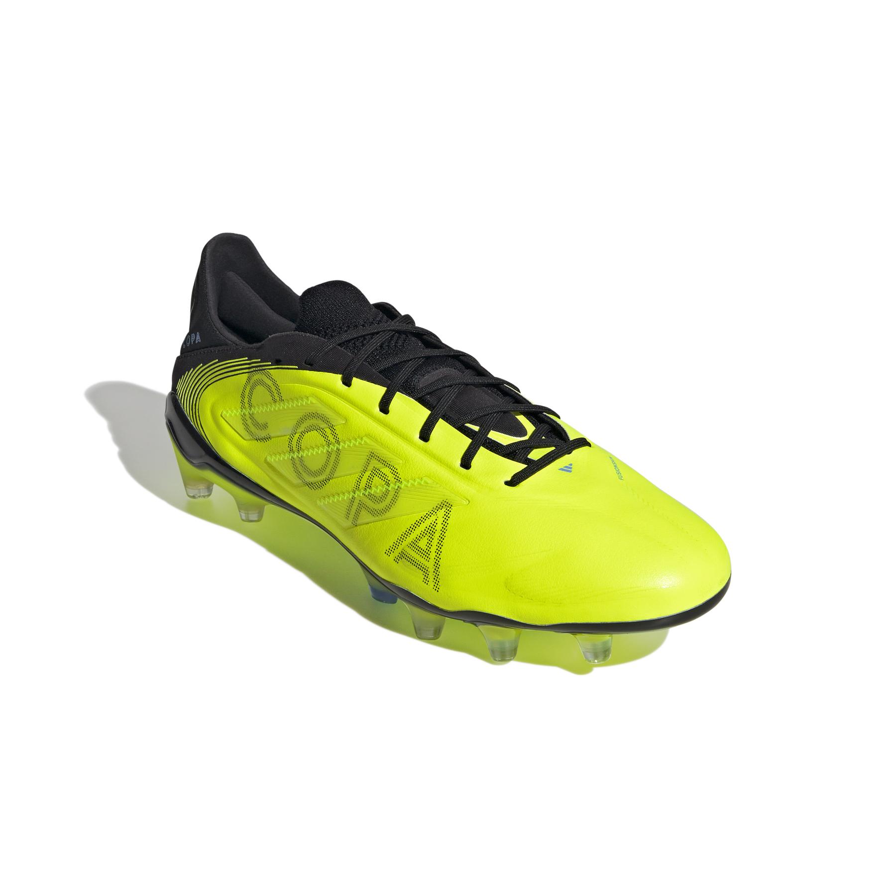 product/a/d/adidas_ih0072_5_footwear_photography_front_lateral_top_view_white.jpg