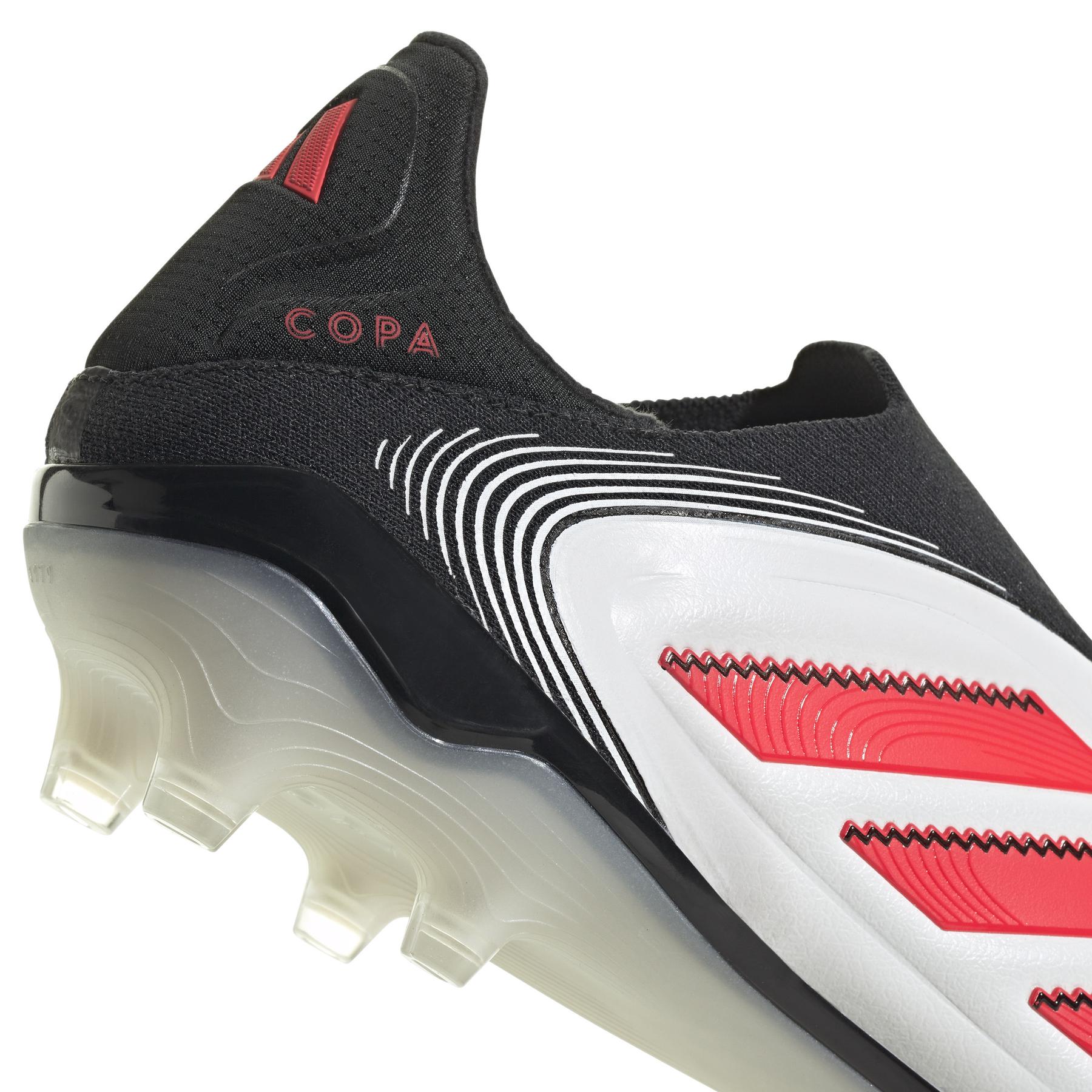 product/a/d/adidas_ih0076_7_footwear_photography_detail_view_1_white.jpg