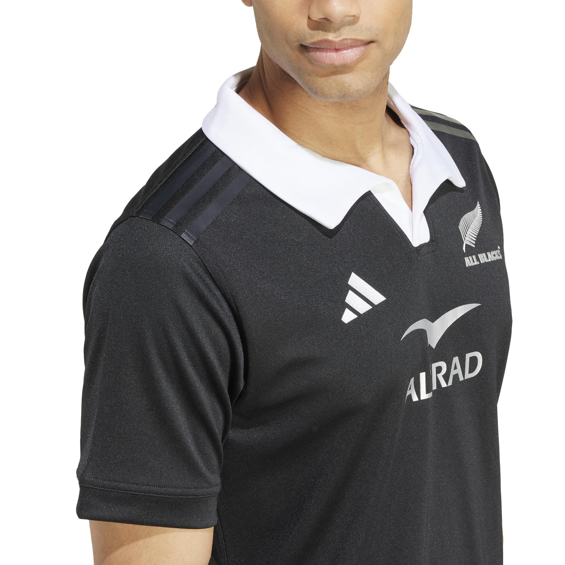 product/a/d/adidas_ix3112_9_apparel_on_model_detail_view_2_white.jpg