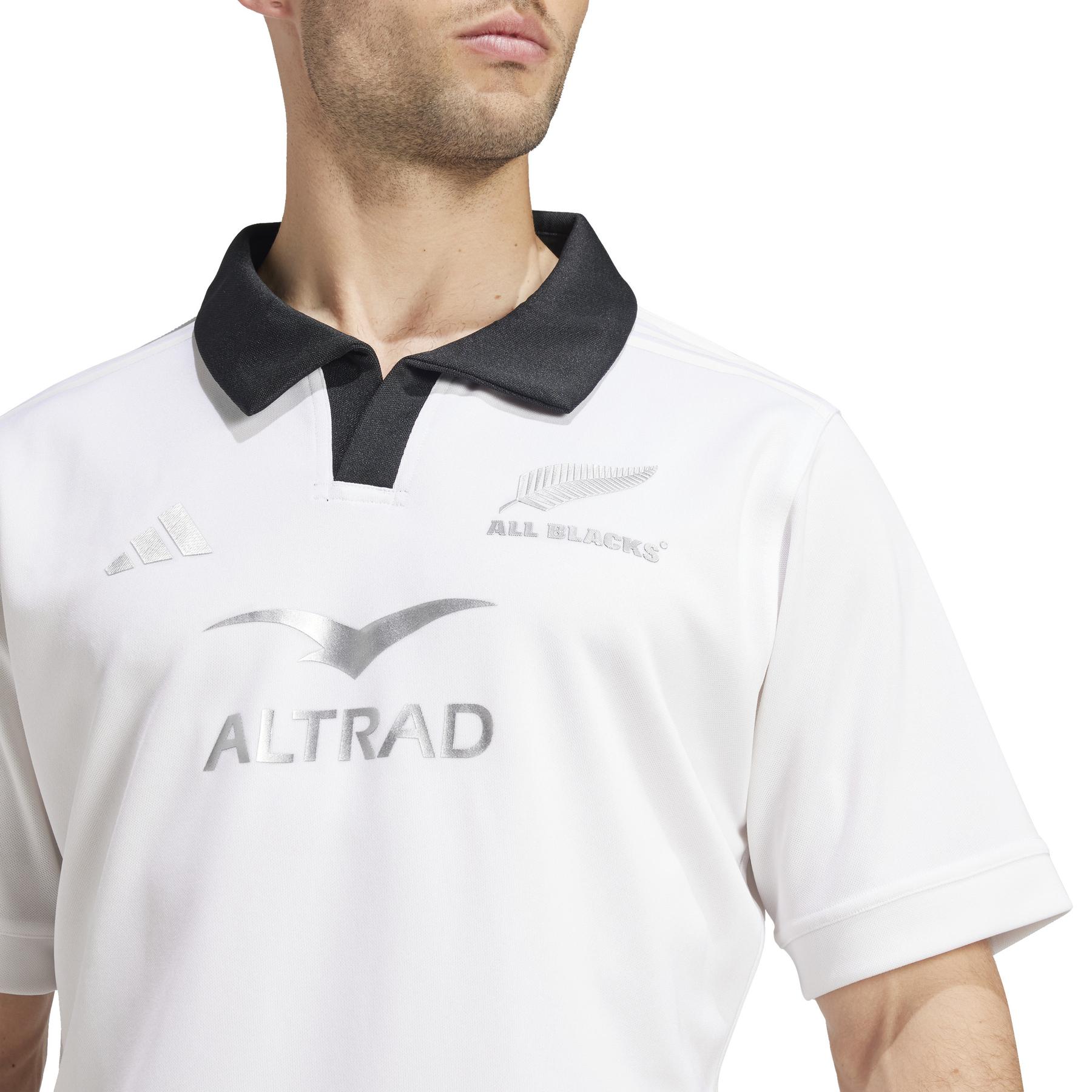 product/a/d/adidas_ix3120_5_apparel_on_model_detail_view_1_white.jpg
