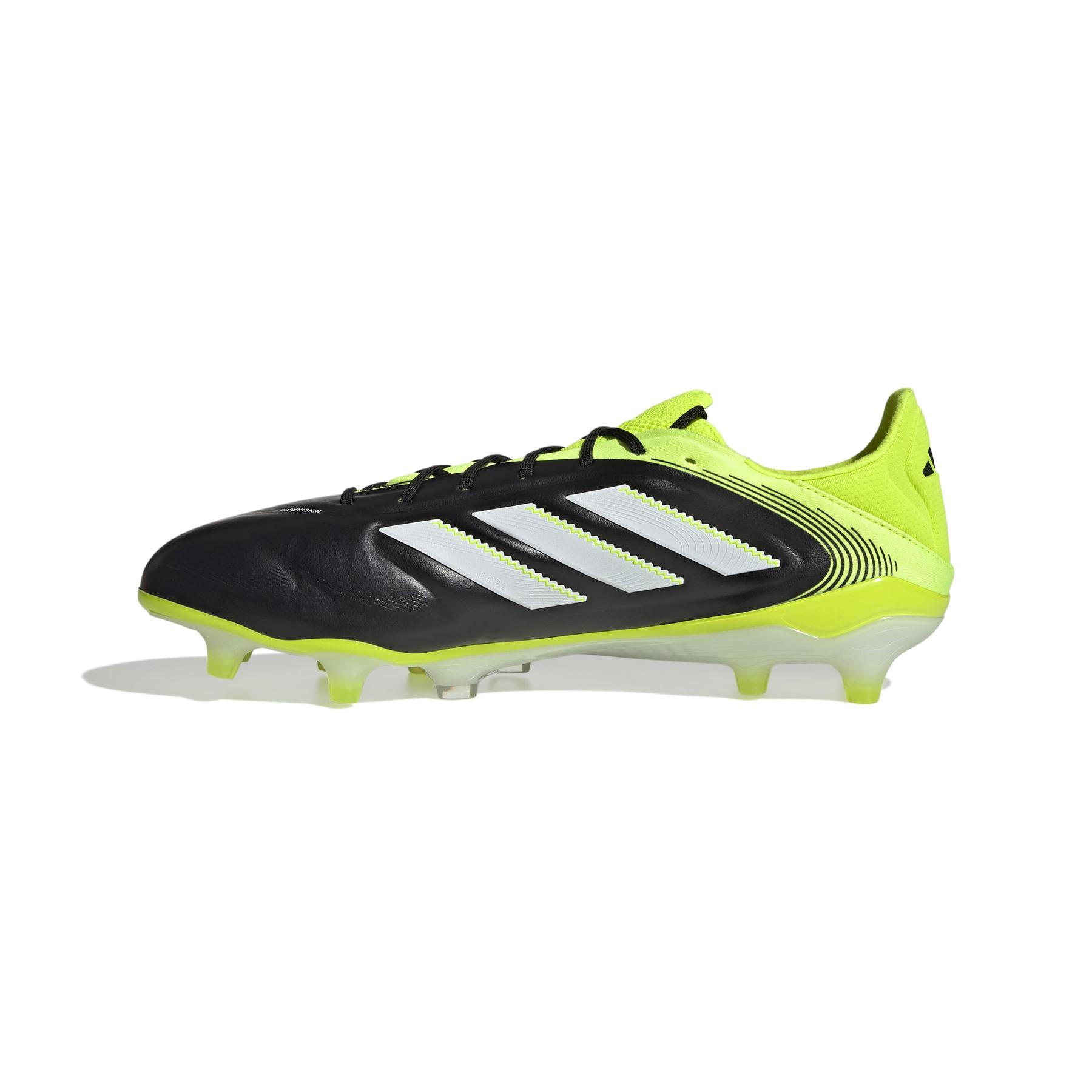 product/a/d/adidas_jh6304_4_footwear_photography_side_medial_center_view_white.jpg