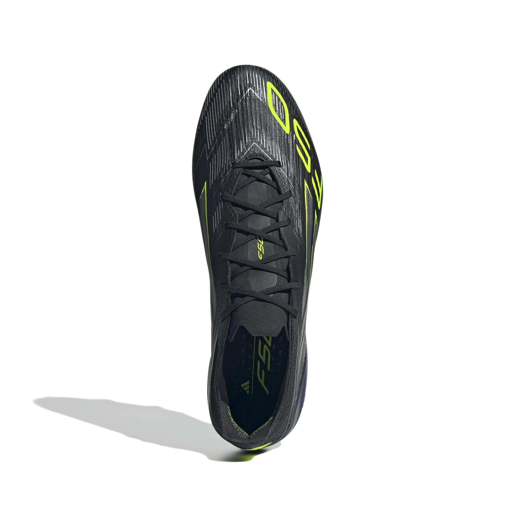 product/a/d/adidas_jh7616_2_footwear_photography_top_portrait_view_white.jpg