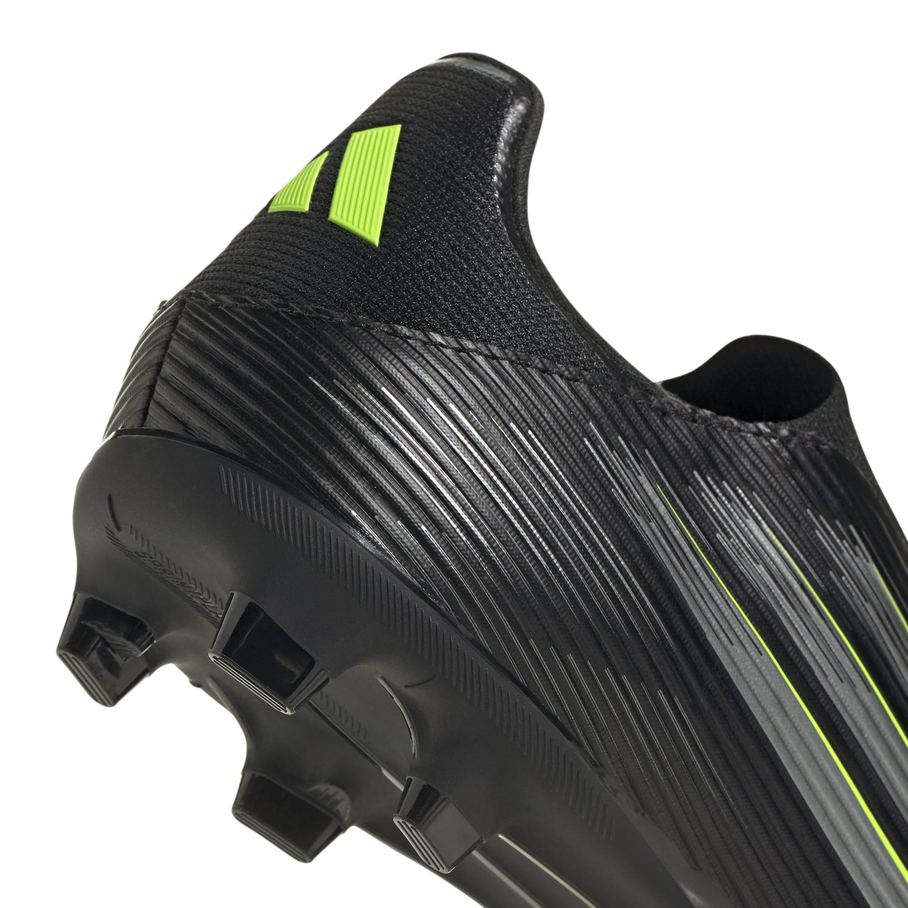 product/a/d/adidas_jh7737_8_footwear_photography_detail_view_2_white.jpg