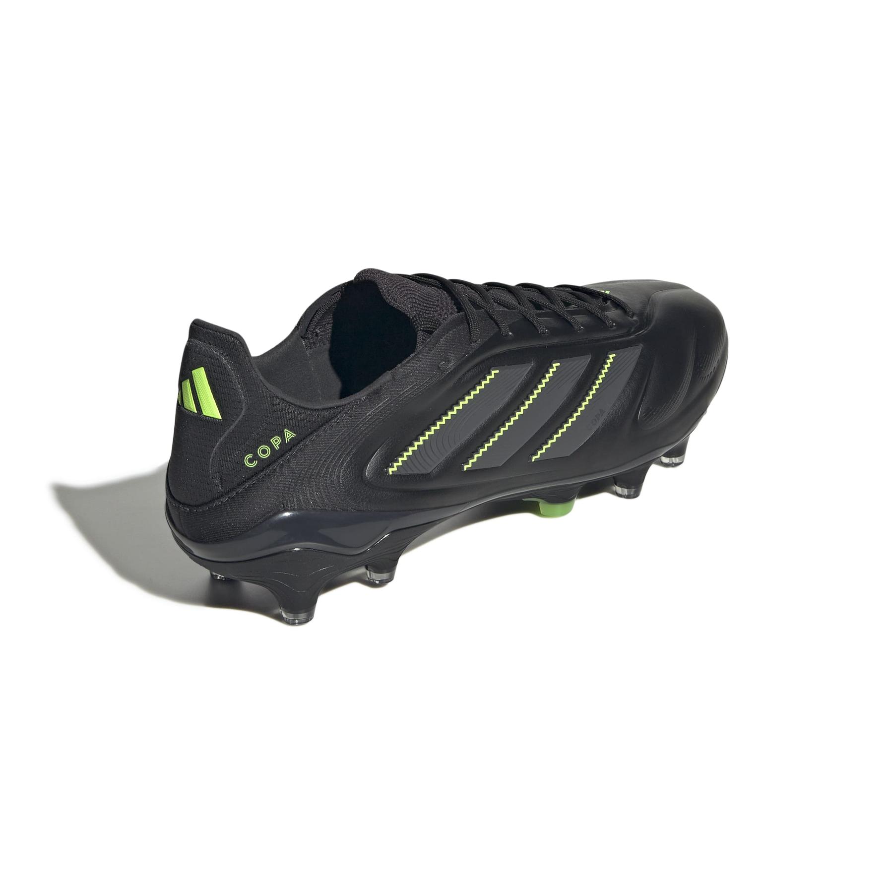 product/a/d/adidas_jh8729_6_footwear_photography_back_lateral_top_view_white.jpg
