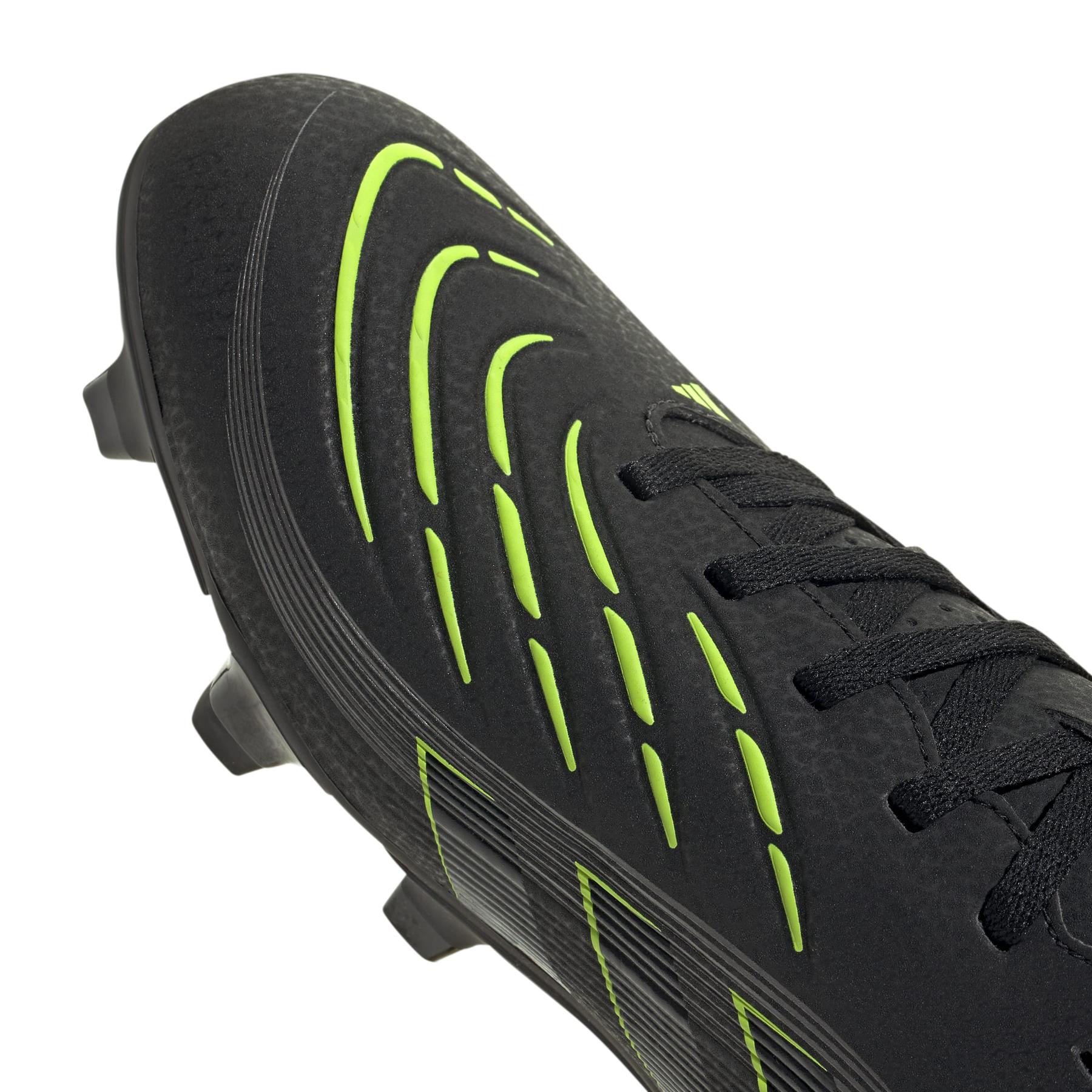 product/a/d/adidas_jh8848_7_footwear_photography_detail_view_1_white.jpg