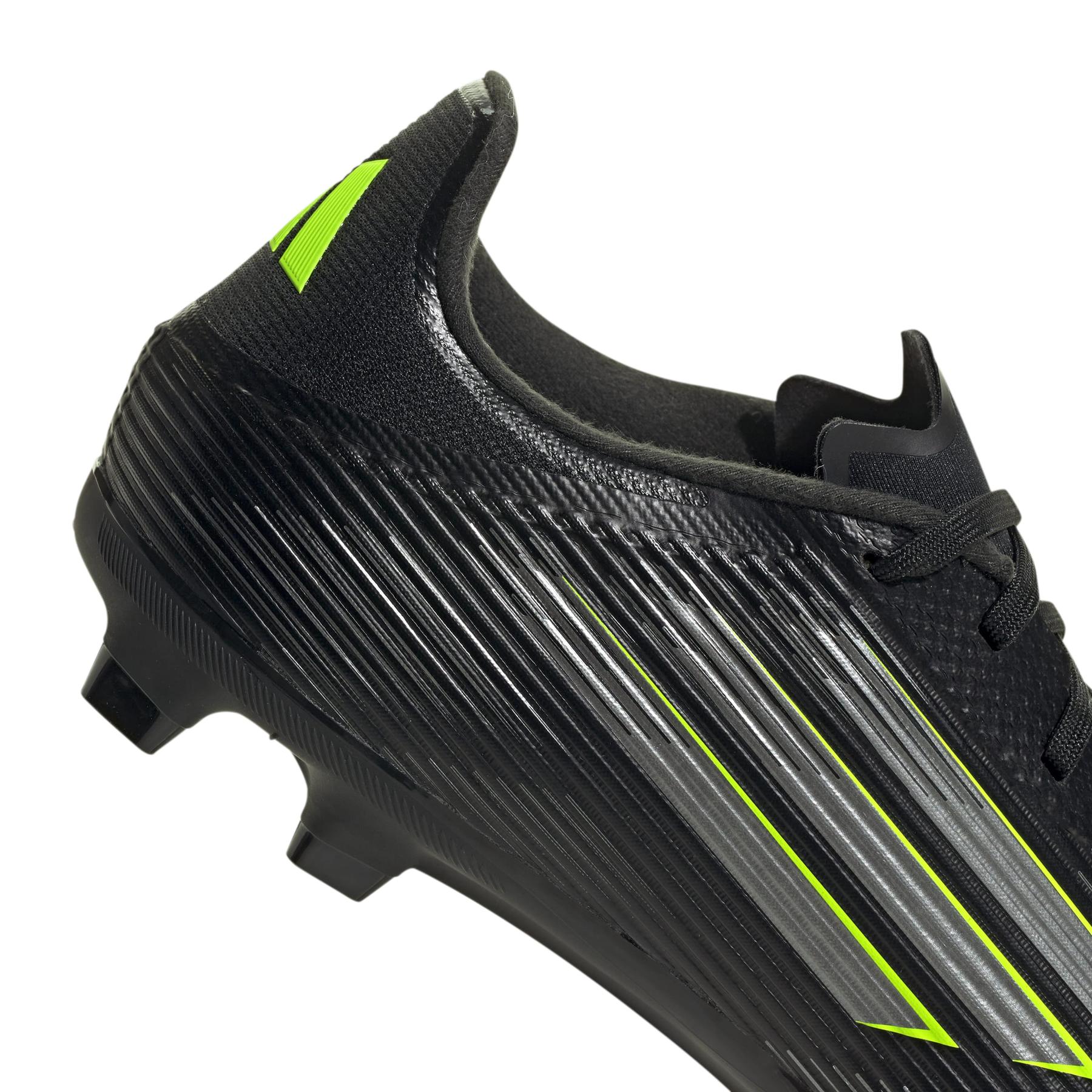 product/a/d/adidas_ji0007_8_footwear_photography_detail_view_2_white.jpg