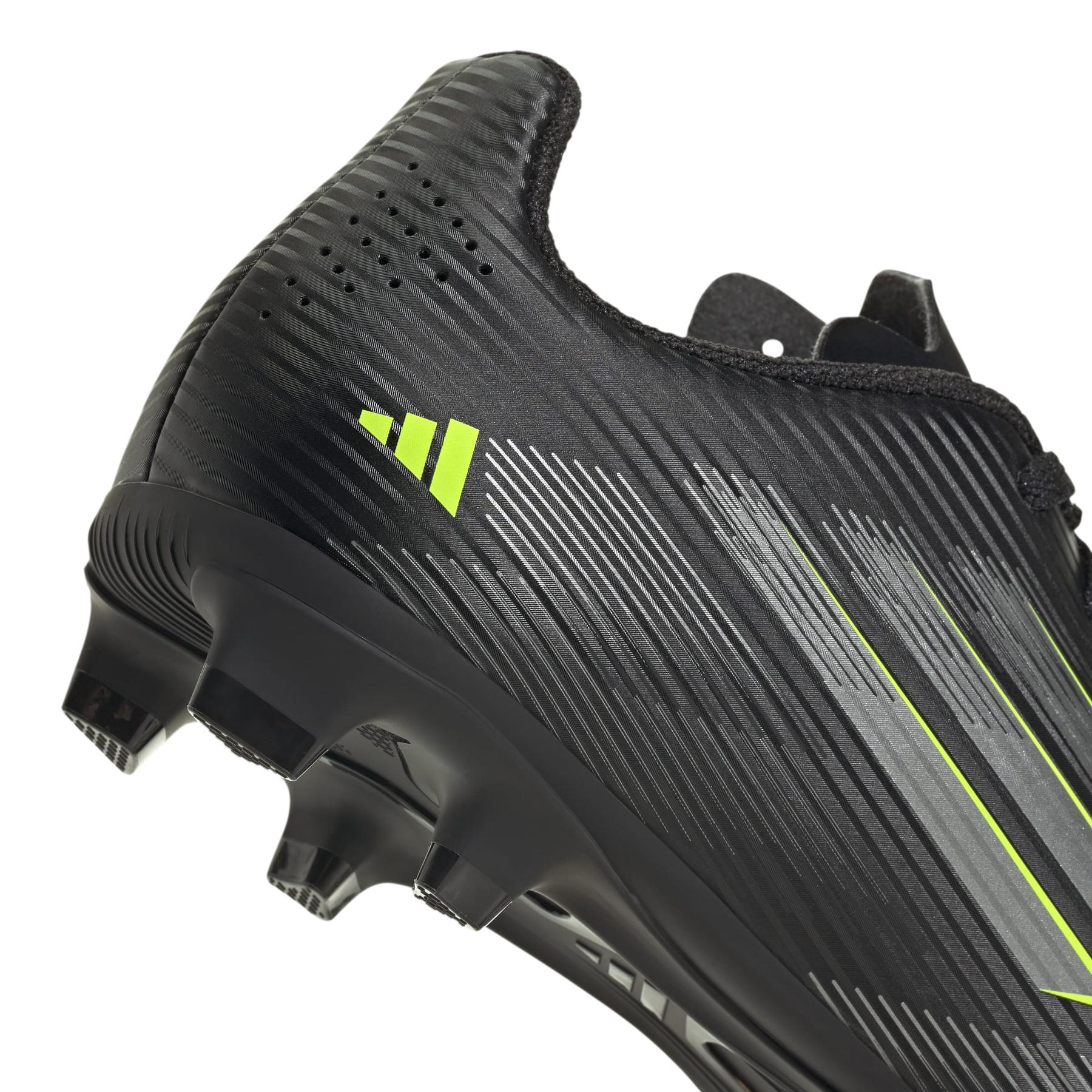 product/a/d/adidas_ji0028_8_footwear_photography_detail_view_2_white.jpg