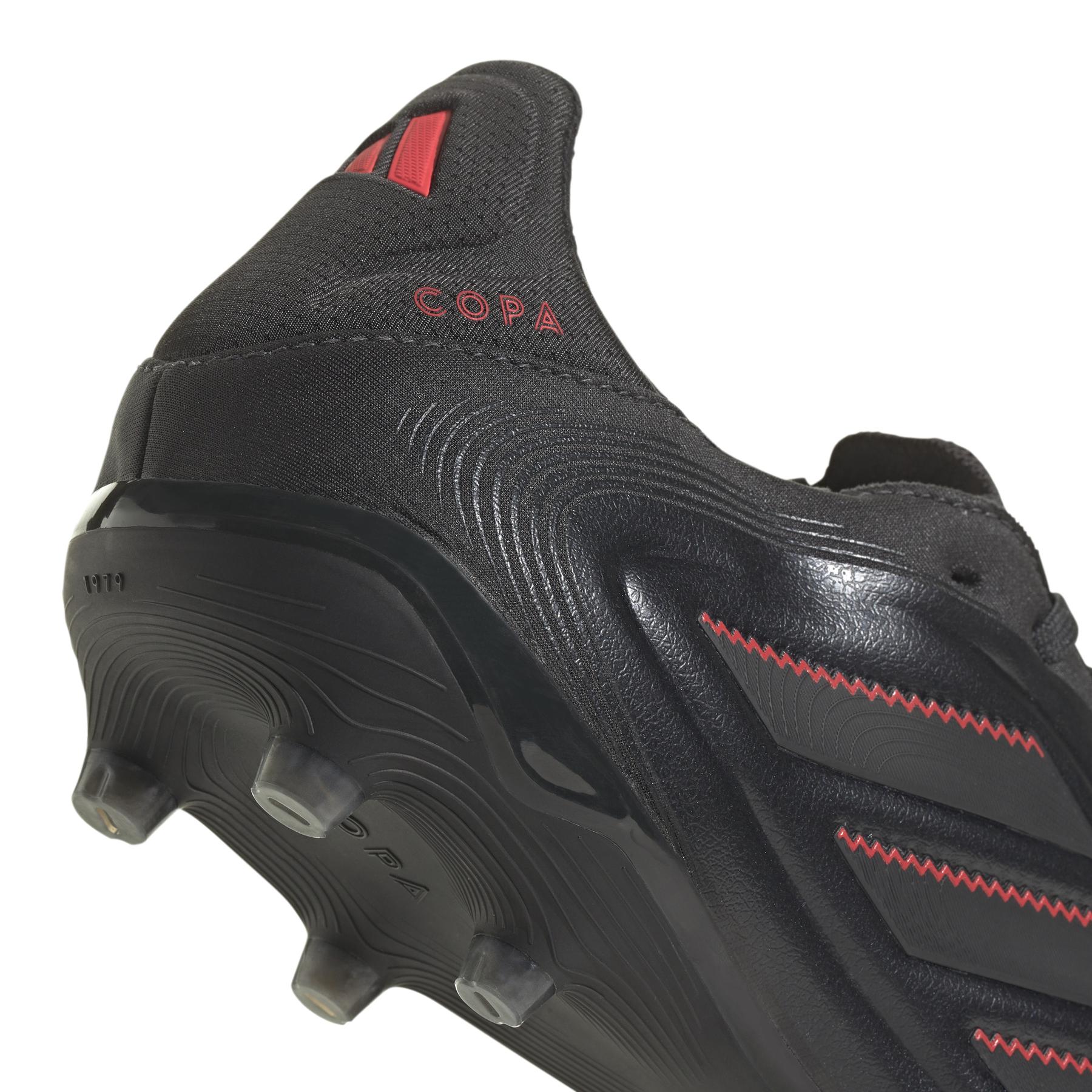 product/a/d/adidas_jp5620_cblack-carbon-lucred_8.jpg