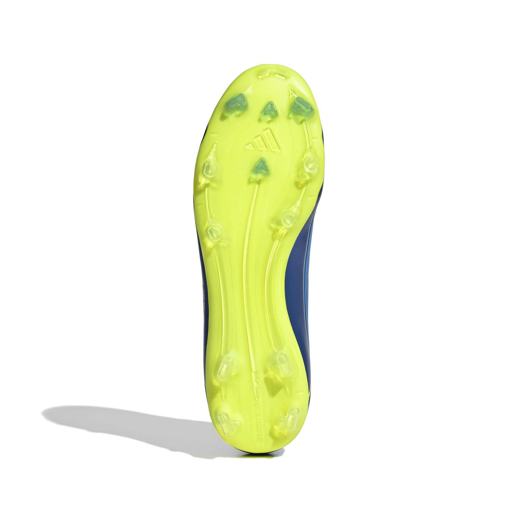 product/a/d/adidas_jp7447_3_footwear_photography_bottom_view_white.jpg