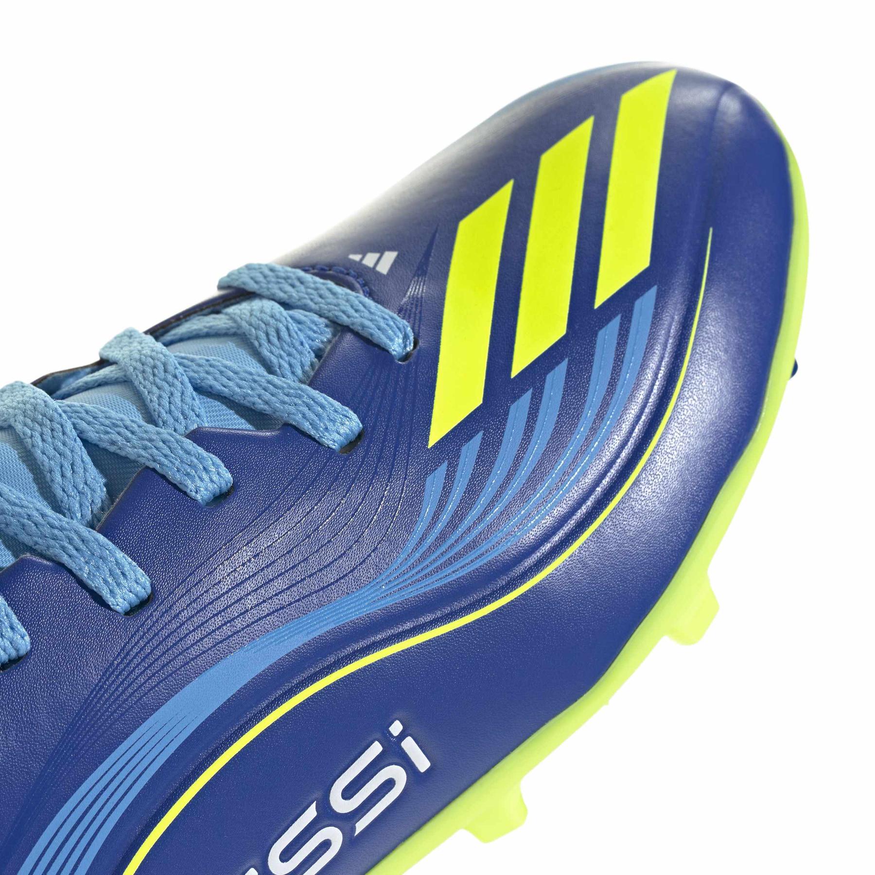 product/a/d/adidas_jp7455_8_footwear_photography_detail_view_2_white.jpg