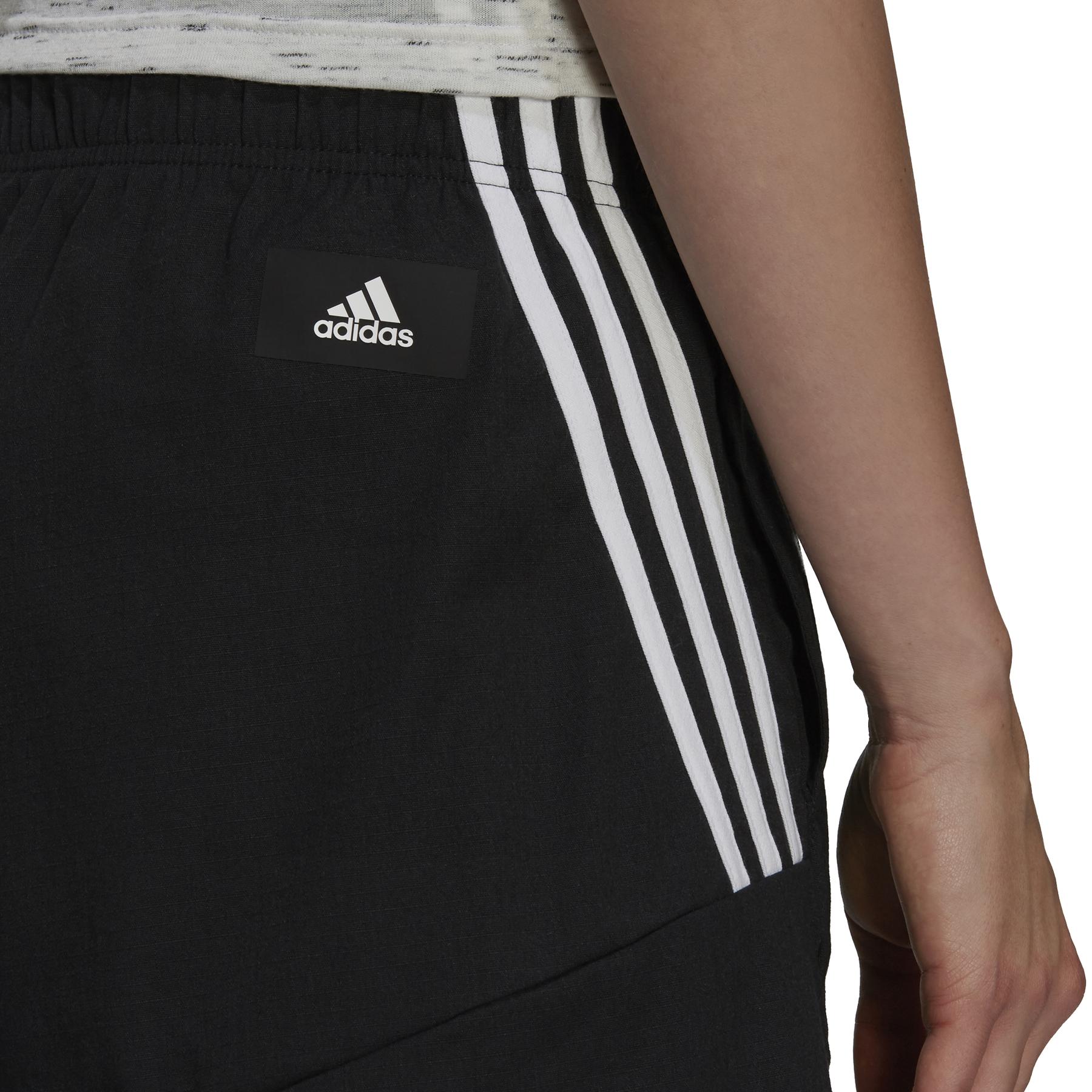 product/h/2/h21576_app_on-model_detail-2_white.jpg