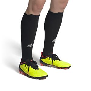 product/a/d/adidas_gz1354_10_footwear_on_model_front_view_white_000.jpg
