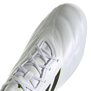 product/a/d/adidas_hq8975_8_footwear_photography_detail_view_2_white.jpg