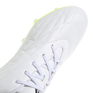 product/a/d/adidas_hq8984_8_footwear_photography_detail_view_2_white.jpg